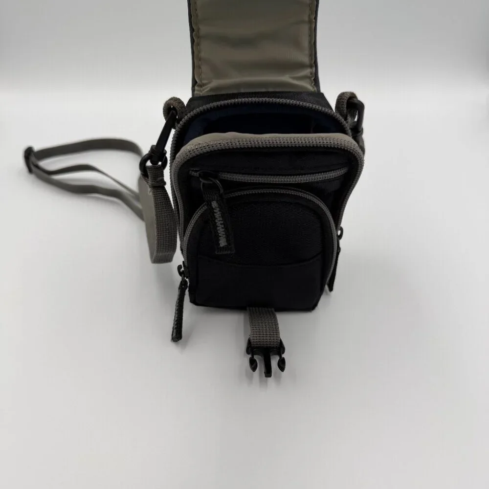 Case Logic Soft Padded Digital Camera Bag/Holder w/3 Zipped pockets, Black, Good